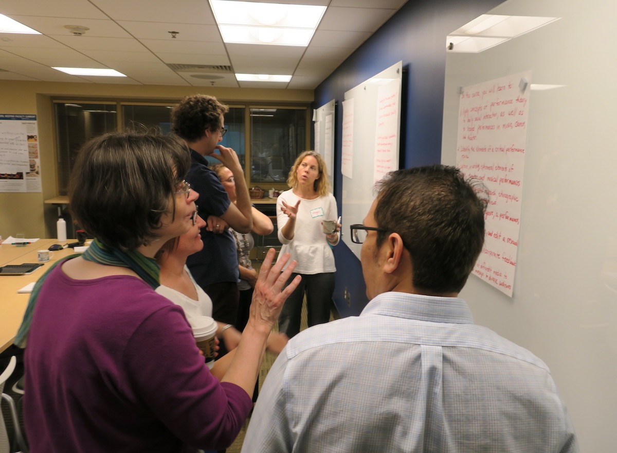 2018 Fellows working together