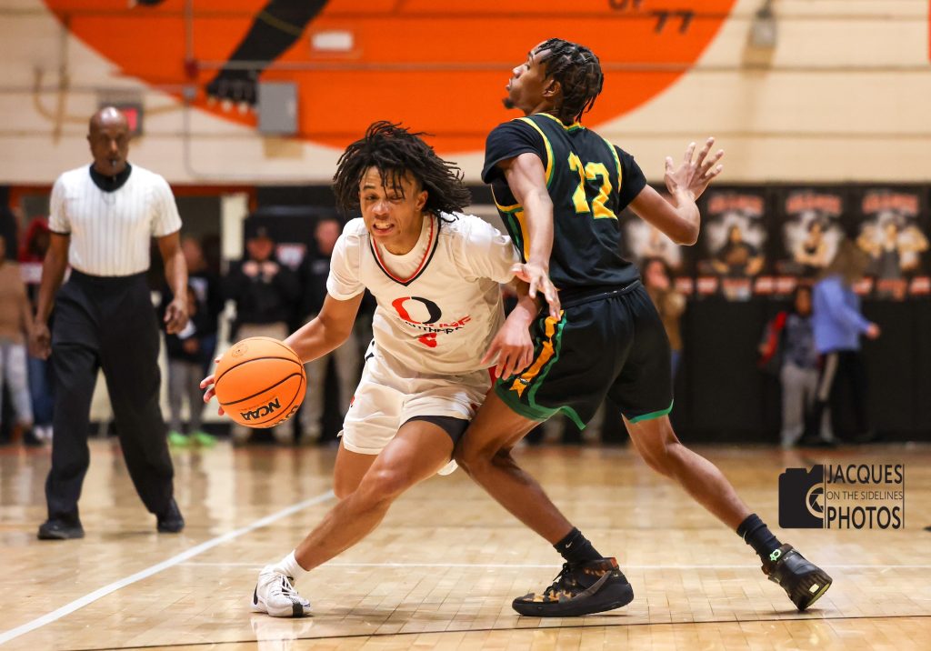 A basketball player bypasses his opponent's attempt to block him.